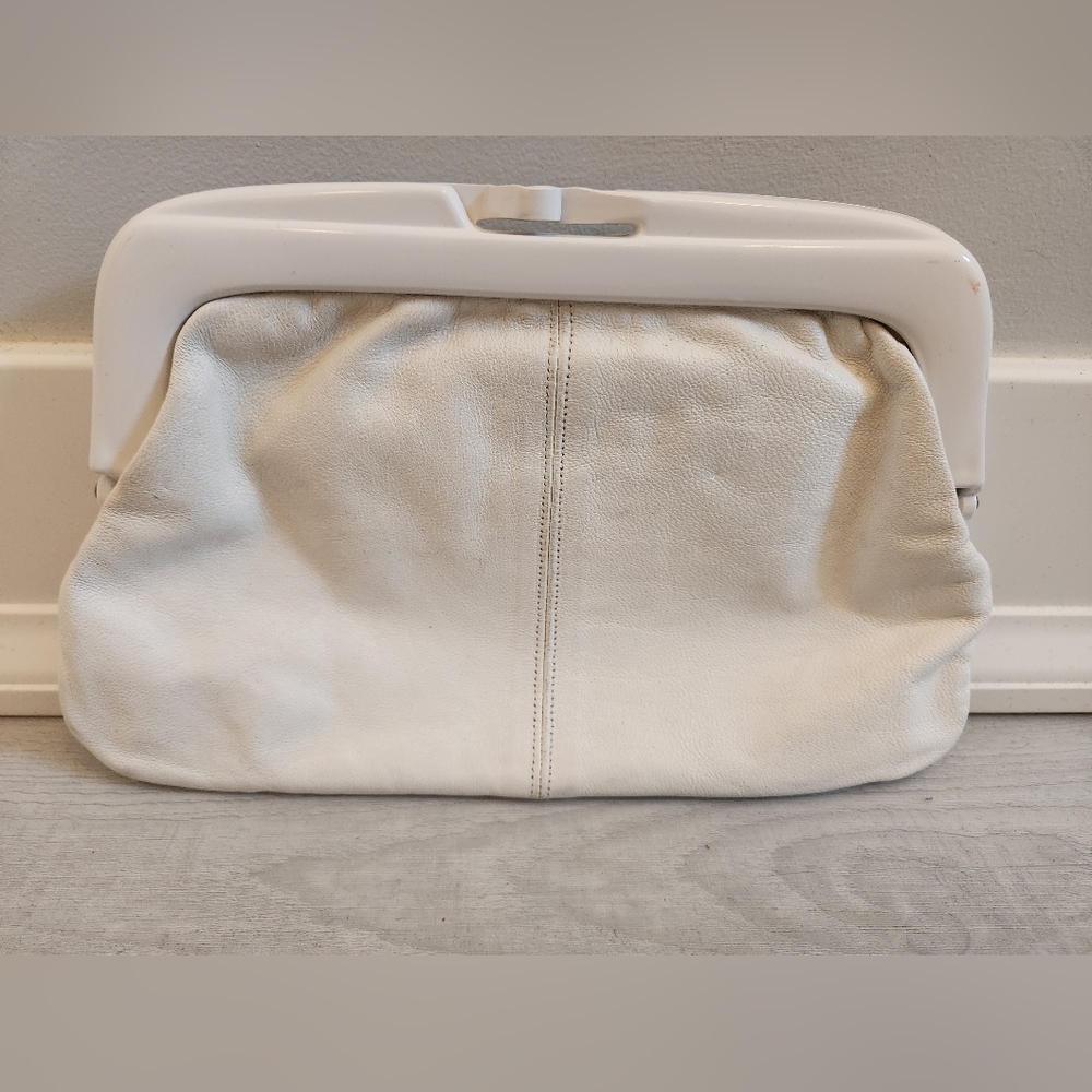 🤍White Leather Clutch🤍